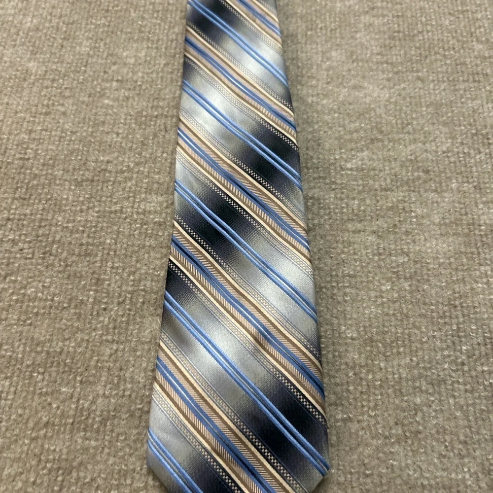 Elegant Striped Men's Tie in Blue and Black